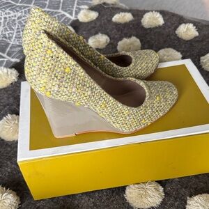 Chic Tweed Wedge Shoes in Yellow and Gray